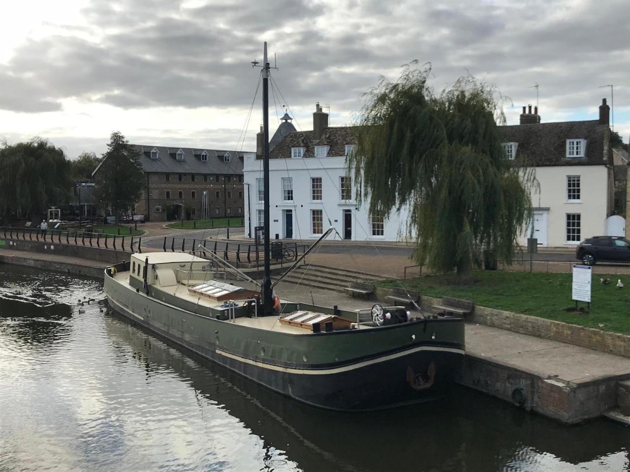 Hotel Barge Waternimf 엘리 외부 사진